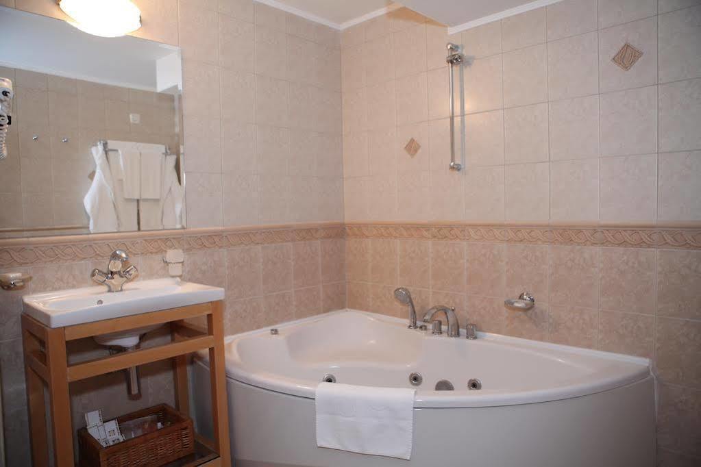 Hotel Perperikon Kardzsali Kültér fotó